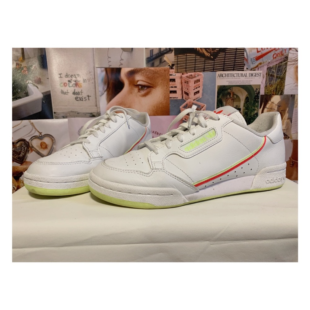 ✨GENTLY USED✨ Adidas Continental 80